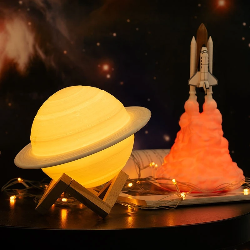 Saturno nakties šviesa